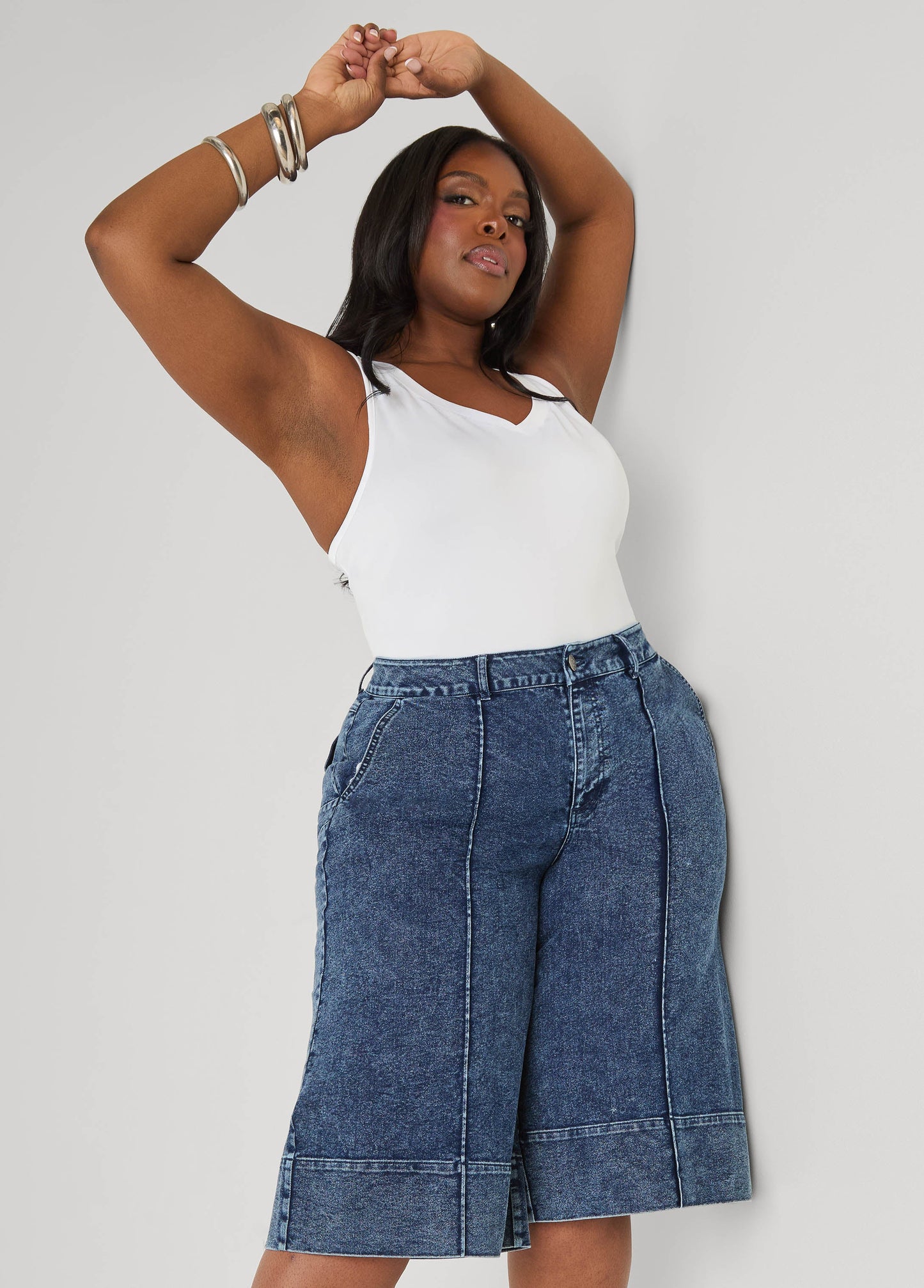 Ashley Stewart Pintucked Stonewash Denim Capris Dk Rinse