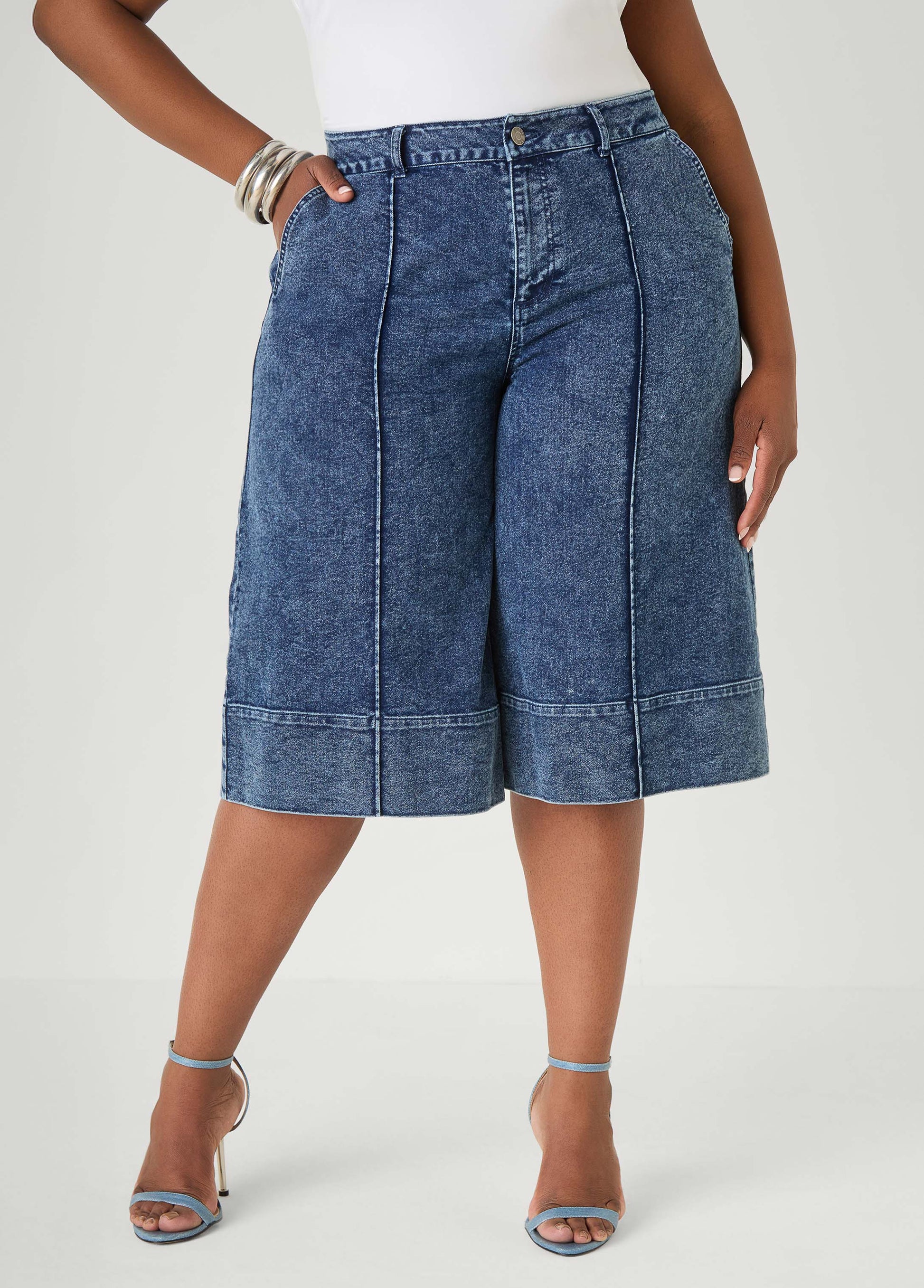 Ashley Stewart Pintucked Stonewash Denim Capris Dk Rinse